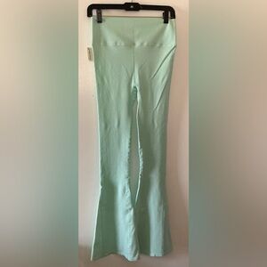 NWT FREE PEOPLE MOVEMENT Rich Soul Flares
Ribbed Pants